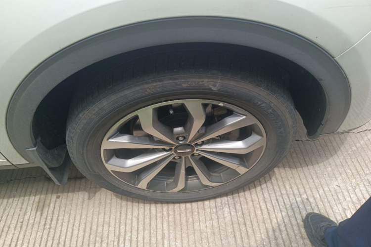 Used Wey VV6 2018 2.0T Two-Wheel-Drive Ultra-Luxury Version China V Standard Right Front Wheel Hub