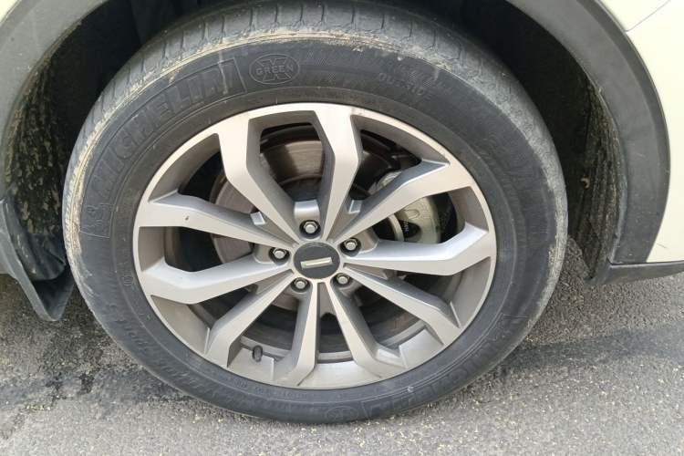 Used Wey VV6 2018 2.0T Two-Wheel-Drive Ultra-Luxury Version China V Standard Right Front Wheel Hub