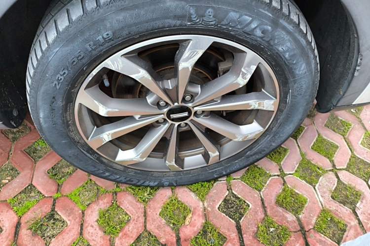 Used Wey VV6 2018 2.0T Two-Wheel Drive Flagship Version China V Standard Right Front Wheel Hub