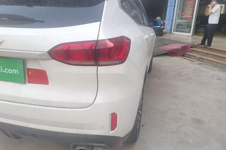 Used Wey VV6 2018 2.0T Two-Wheel-Drive Ultra-Luxury Version China V Standard Right Rear Taillight