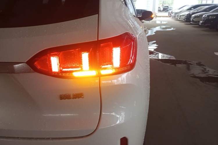 Used Wey VV6 2018 2.0T Two-Wheel Drive Flagship Version China V Standard Right Rear Taillight
