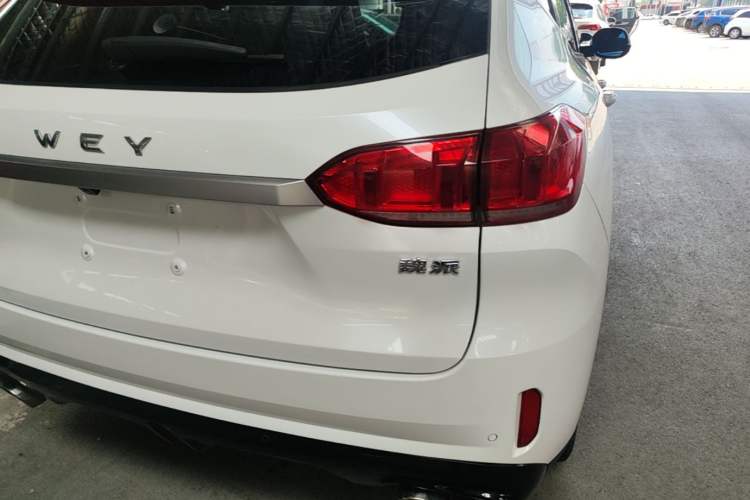 Used Wey VV6 2018 2.0T Two-Wheel-Drive Ultra-Luxury Version China V Standard Right Rear Taillight
