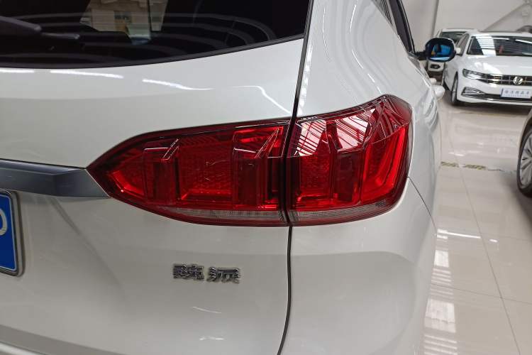 Used Wey VV6 2018 2.0T Two-Wheel Drive Flagship Version China V Standard Right Rear Taillight