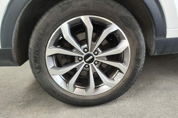 Used Wey VV6 2018 2.0T Two-Wheel-Drive Ultra-Luxury Version China V Standard Right Rear Wheel Hub