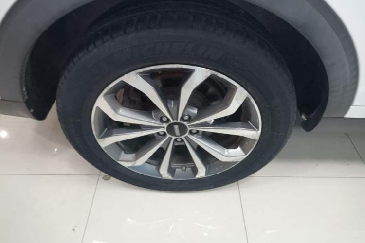 Used Wey VV6 2018 2.0T Two-Wheel-Drive Ultra-Luxury Version China V Standard Right Rear Wheel Hub