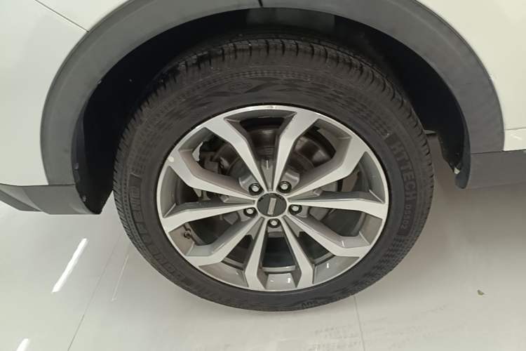 Used Wey VV6 2018 2.0T Two-Wheel-Drive Ultra-Luxury Version China V Standard Right Rear Wheel Hub