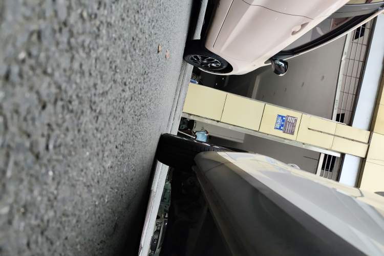 Used Wey VV6 2018 2.0T Two-Wheel-Drive Ultra-Luxury Version China V Standard Right Side Sill