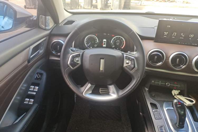 Used Wey VV6 2018 2.0T Two-Wheel-Drive Ultra-Luxury Version China V Standard Steering Wheel