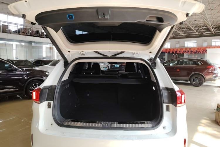 Used Wey VV6 2018 2.0T Two-Wheel-Drive Ultra-Luxury Version China V Standard Trunk