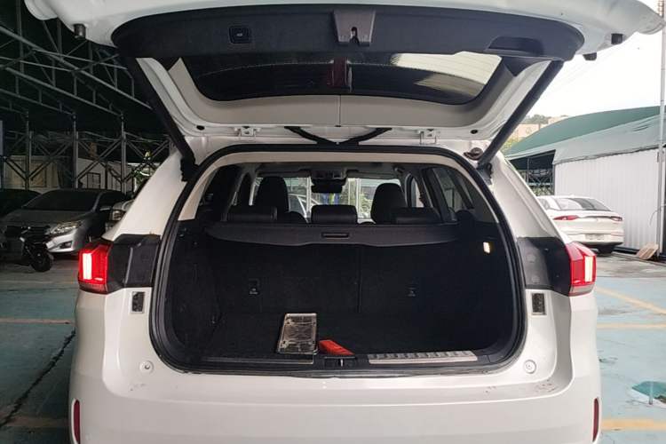 Used Wey VV6 2018 2.0T Four-Wheel Drive Flagship Version China V Standard Trunk