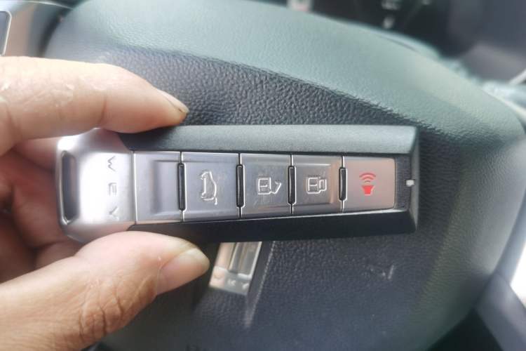 Used Wey VV6 2018 2.0T Two-Wheel-Drive Ultra-Luxury Version China V Standard Vehicle Key