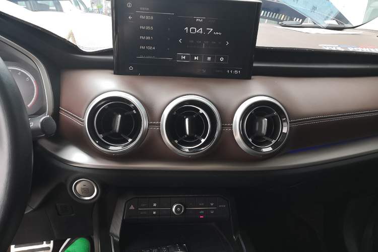Used Wey VV6 2019 2.0T Two-Wheel-Drive Ultra-Luxury Version China VI Standard Audio And AC Panel