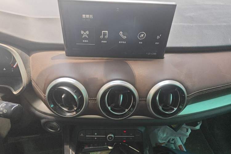Used Wey VV6 2019 2.0T Two-Wheel-Drive Ultra-Luxury Version China VI Standard Audio And AC Panel