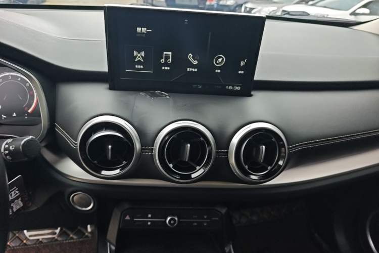 Used Wey VV6 2019 2.0T Two-Wheel-Drive Flagship Version China VI Standard Audio And AC Panel