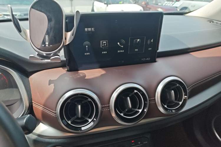 Used Wey VV6 2019 2.0T Two-Wheel-Drive Flagship Version China VI Standard Audio And AC Panel