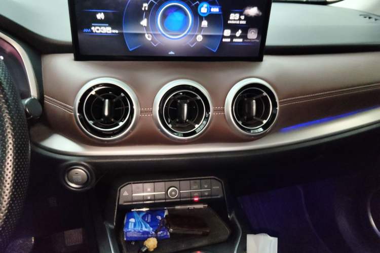 Used Wey VV6 2019 2.0T Two-Wheel-Drive Flagship Version China VI Standard Audio And AC Panel