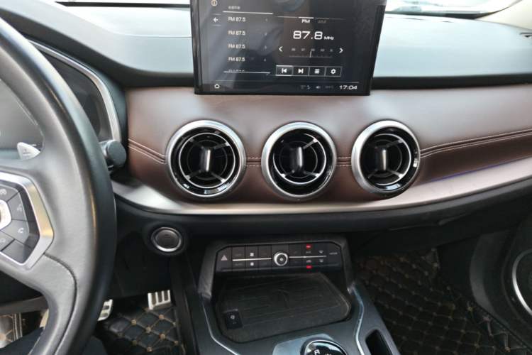 Used Wey VV6 2019 2.0T Two-Wheel-Drive Ultra-Luxury Version China VI Standard Audio And AC Panel