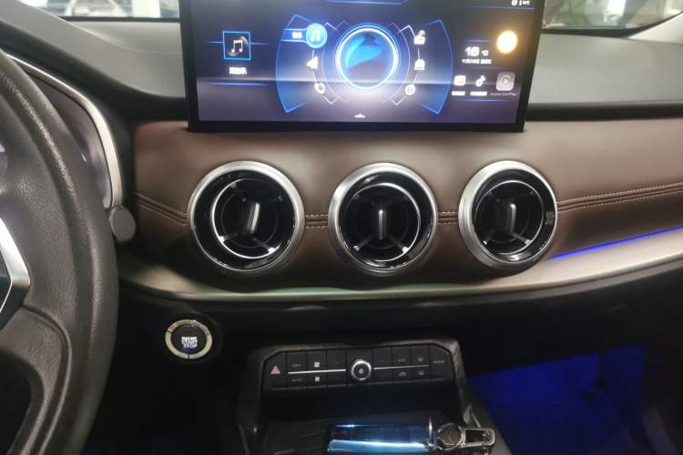 Used Wey VV6 2019 2.0T Two-Wheel-Drive Flagship Version China VI Standard Audio And AC Panel