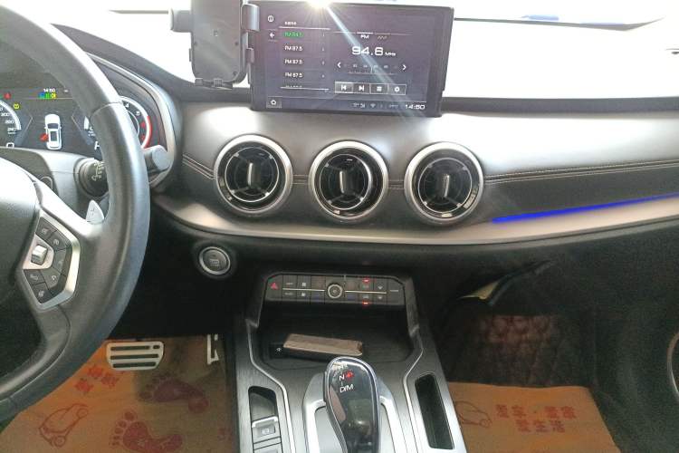 Used Wey VV6 2019 2.0T Two-Wheel-Drive Flagship Version China VI Standard Audio And AC Panel