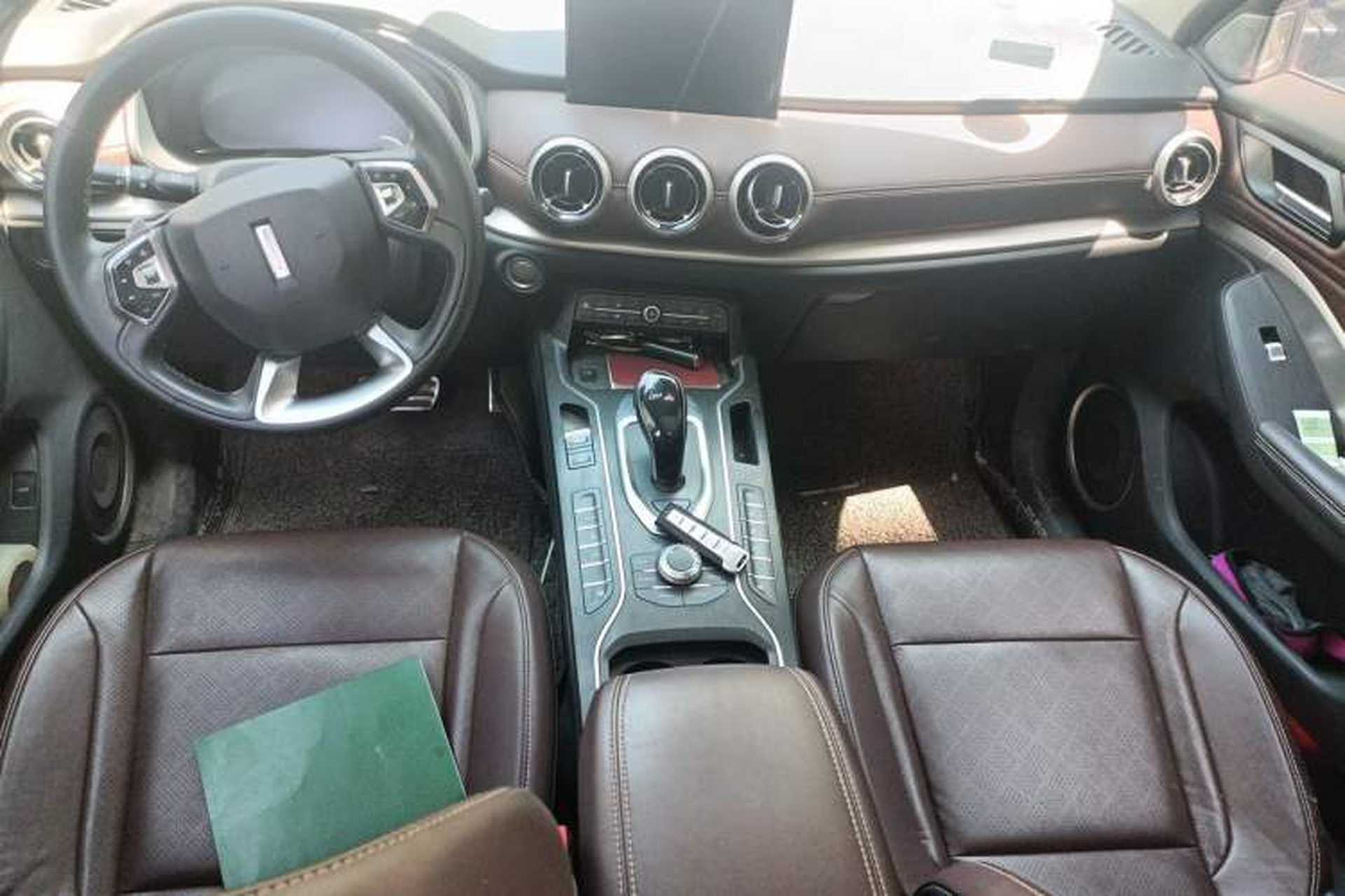Used Wey VV6 2019 2.0T Two-Wheel-Drive Ultra-Luxury Version China VI Standard Center Console