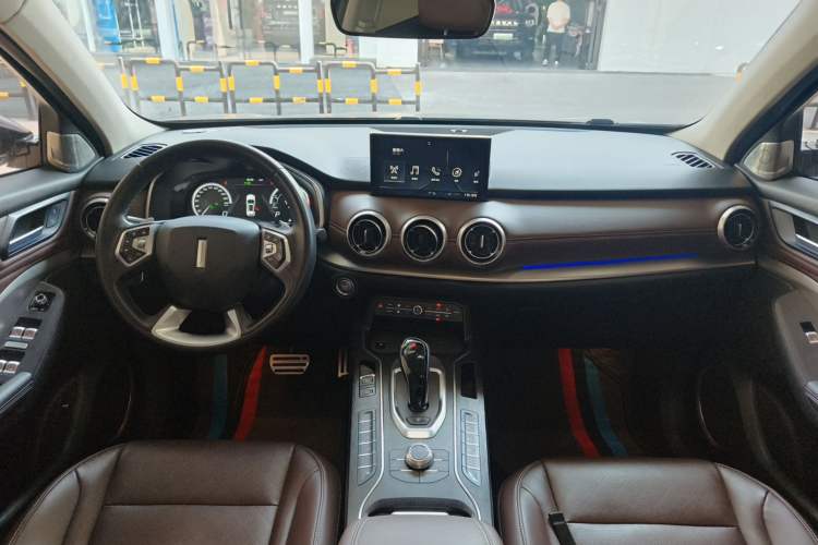 Used Wey VV6 2019 2.0T Two-Wheel-Drive Ultra-Luxury Version China VI Standard Center Console