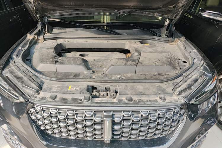 Used Wey VV6 2019 2.0T Four-Wheel Drive Flagship Version China VI Standard Engine Bay