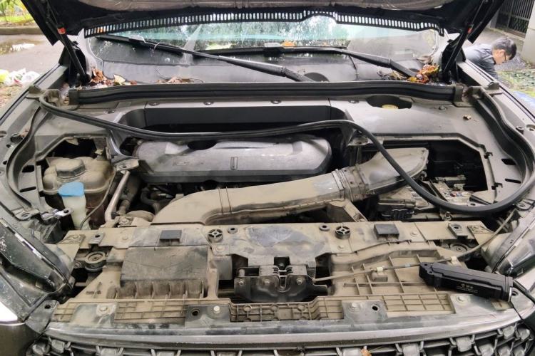 Used Wey VV6 2019 2.0T Two-Wheel-Drive Flagship Version China VI Standard Engine Bay