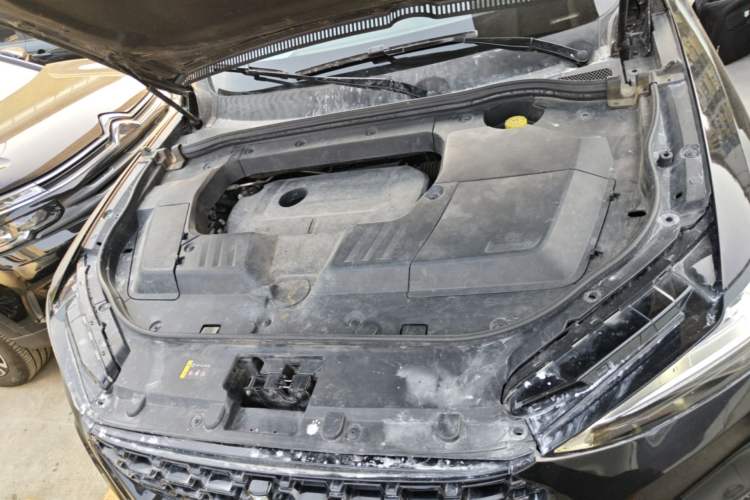 Used Wey VV6 2019 2.0T Two-Wheel-Drive Ultra-Luxury Version China VI Standard Engine Bay