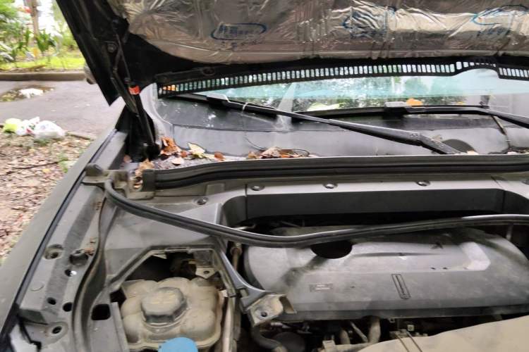 Used Wey VV6 2019 2.0T Two-Wheel-Drive Flagship Version China VI Standard Engine Bay Right