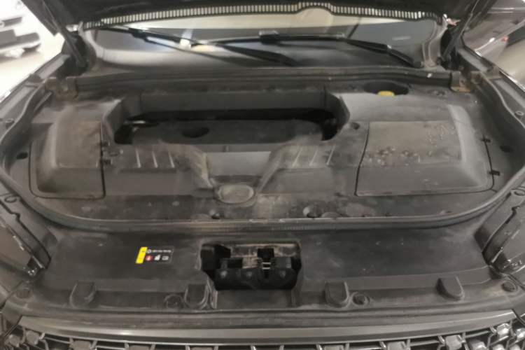 Used Wey VV6 2019 2.0T Two-Wheel-Drive Flagship Version China VI Standard Engine Bay