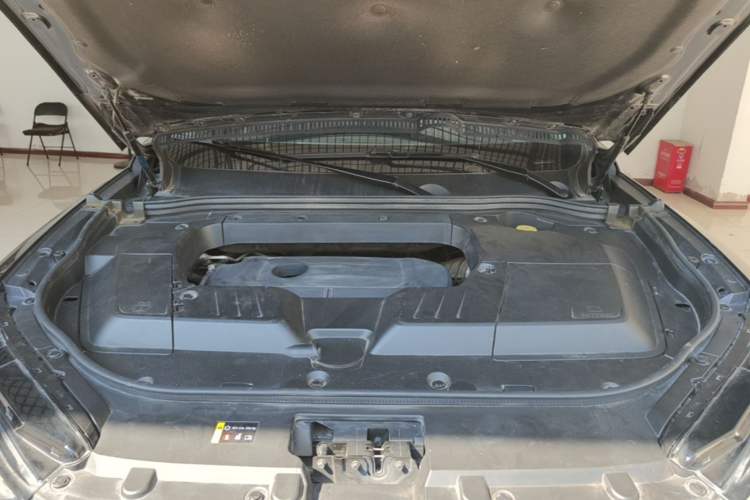 Used Wey VV6 2019 2.0T Two-Wheel-Drive Ultra-Luxury Version China VI Standard Engine Bay