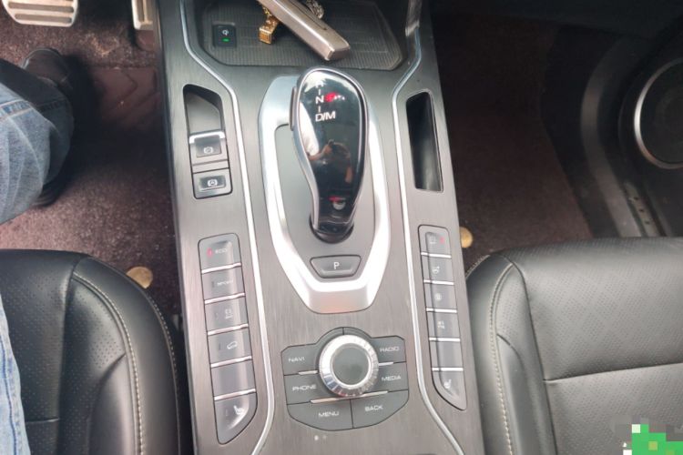 Used Wey VV6 2019 2.0T Two-Wheel-Drive Ultra-Luxury Version China VI Standard Gear Lever