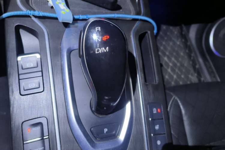 Used Wey VV6 2019 2.0T Two-Wheel-Drive Ultra-Luxury Version China VI Standard Gear Lever