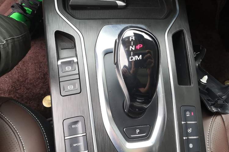 Used Wey VV6 2019 2.0T Two-Wheel-Drive Ultra-Luxury Version China VI Standard Gear Lever