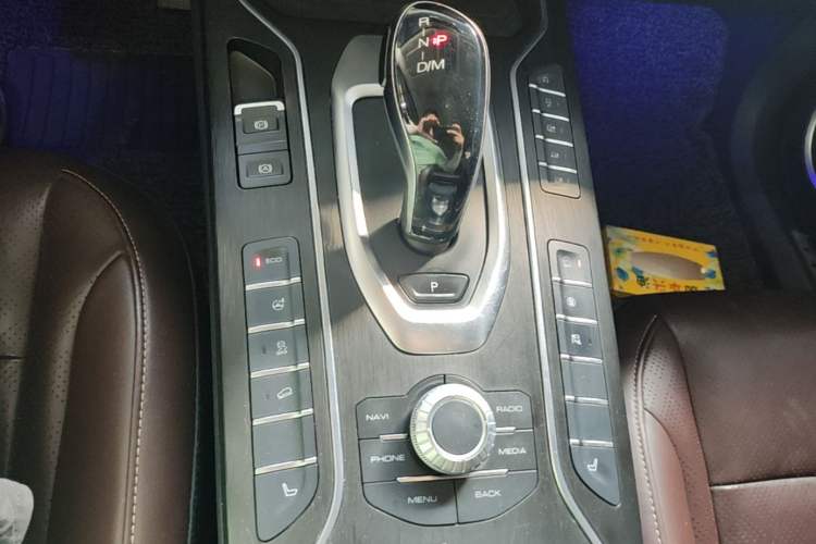 Used Wey VV6 2019 2.0T Four-Wheel Drive Flagship Version China VI Standard Gear Lever