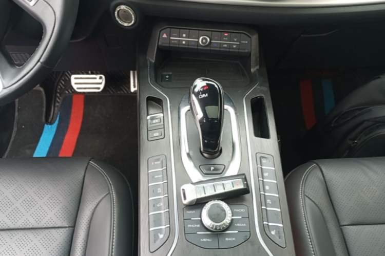 Used Wey VV6 2019 2.0T Two-Wheel-Drive Ultra-Luxury Version China VI Standard Gear Lever