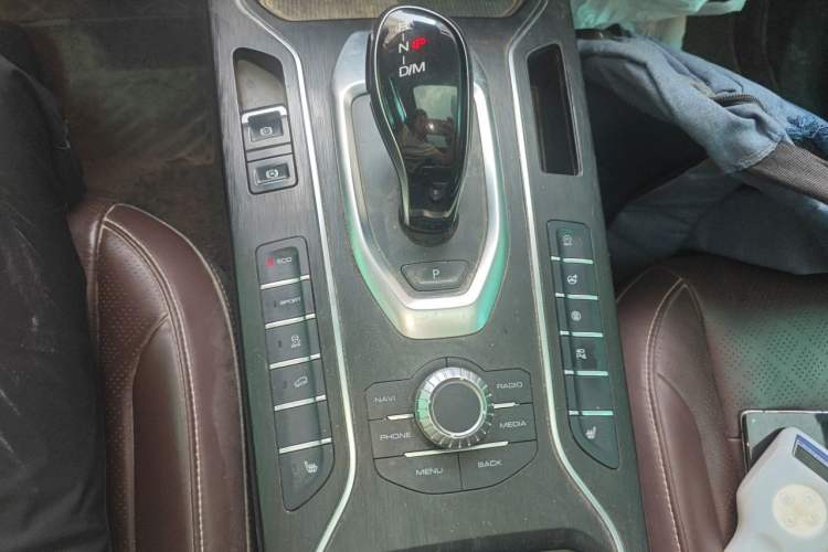 Used Wey VV6 2019 2.0T Two-Wheel-Drive Ultra-Luxury Version China VI Standard Gear Lever