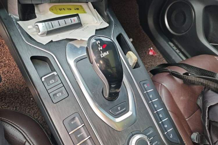 Used Wey VV6 2019 2.0T Two-Wheel-Drive Flagship Version China VI Standard Gear Lever
