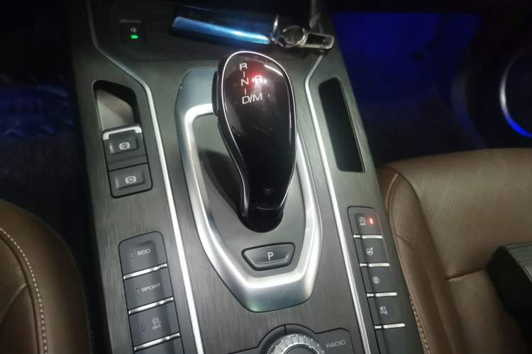 Used Wey VV6 2019 2.0T Two-Wheel-Drive Flagship Version China VI Standard Gear Lever