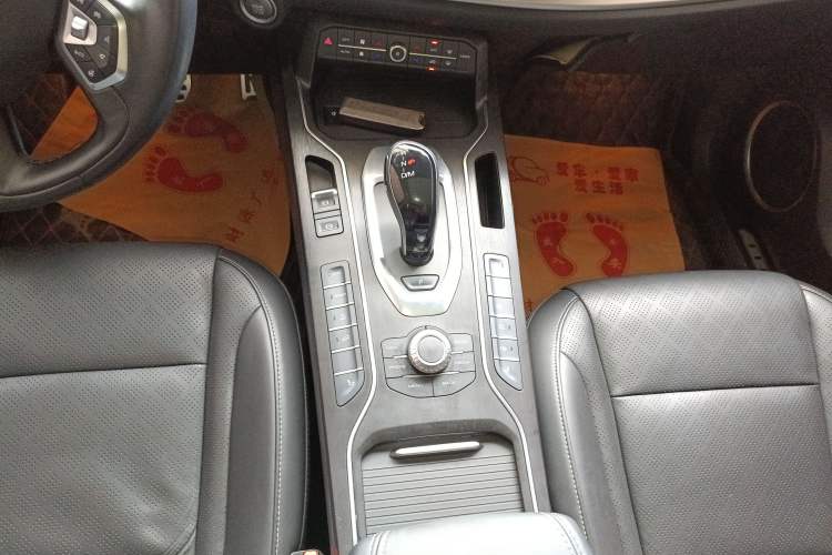 Used Wey VV6 2019 2.0T Two-Wheel-Drive Flagship Version China VI Standard Gear Lever