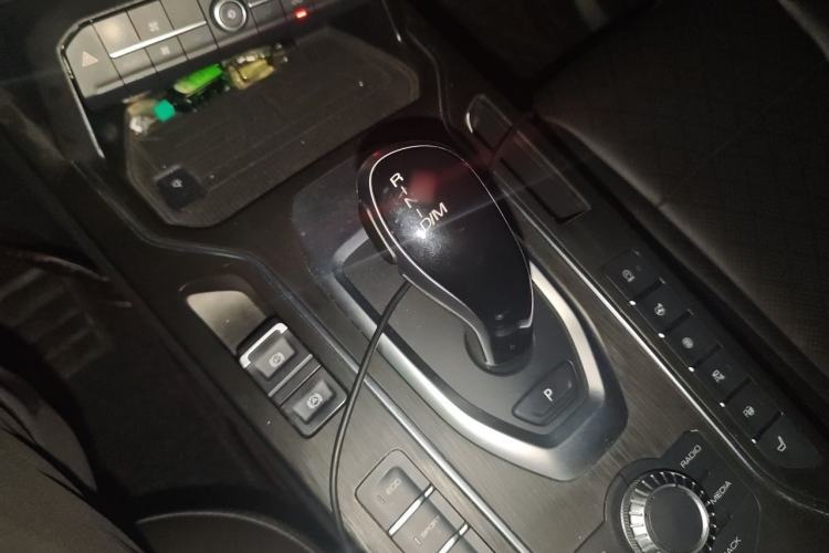Used Wey VV6 2019 2.0T Two-Wheel-Drive Flagship Version China VI Standard Gear Lever