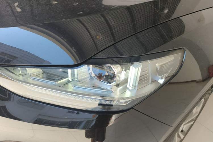 Used Wey VV6 2019 2.0T Two-Wheel-Drive Ultra-Luxury Version China VI Standard Left Front Headlight