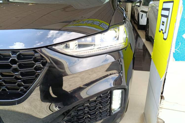 Used Wey VV6 2019 2.0T Two-Wheel-Drive Flagship Version China VI Standard Left Front Headlight