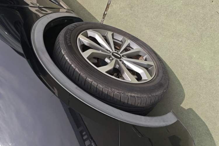 Used Wey VV6 2019 2.0T Two-Wheel-Drive Flagship Version China VI Standard Left Front Wheel Hub