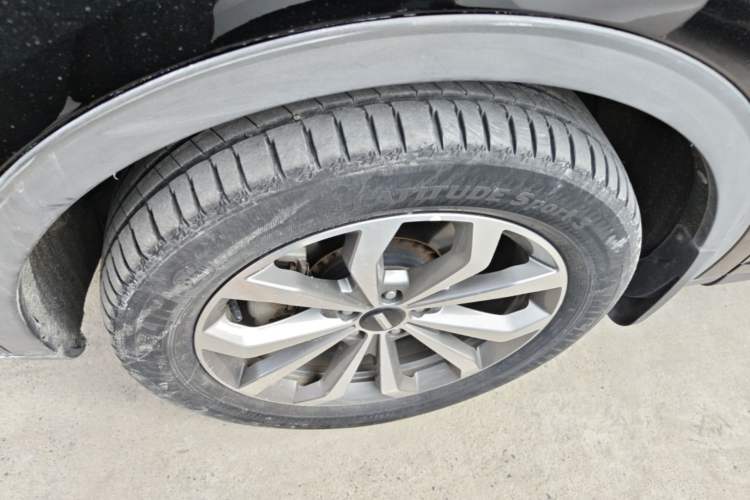 Used Wey VV6 2019 2.0T Two-Wheel-Drive Ultra-Luxury Version China VI Standard Left Front Wheel Hub