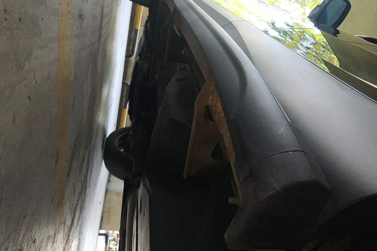 Used Wey VV6 2019 2.0T Two-Wheel-Drive Flagship Version China VI Standard Left Side Sill