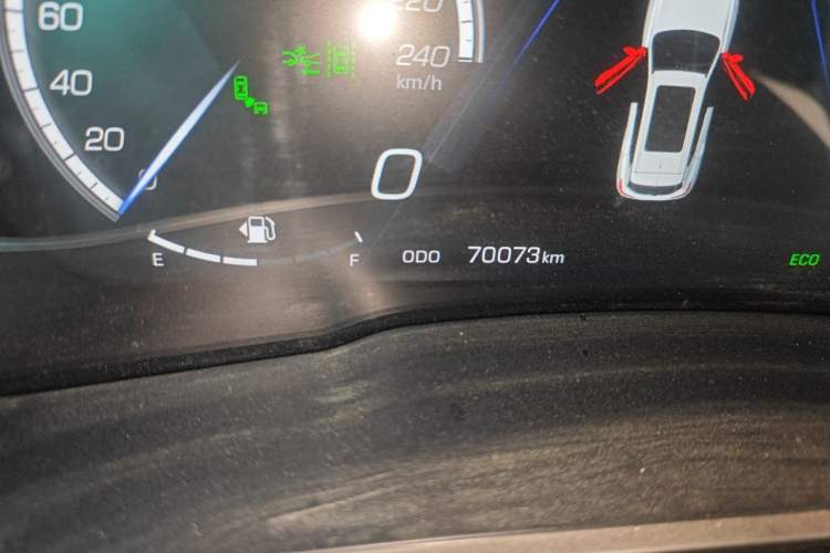 Used Wey VV6 2019 2.0T Two-Wheel-Drive Ultra-Luxury Version China VI Standard Odometer Close Up