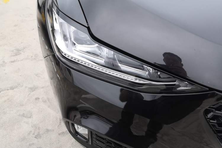 Used Wey VV6 2019 2.0T Two-Wheel-Drive Ultra-Luxury Version China VI Standard Right Front Headlight