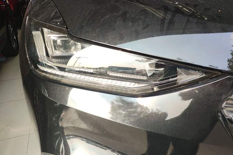 Used Wey VV6 2019 2.0T Four-Wheel Drive Flagship Version China VI Standard Right Front Headlight