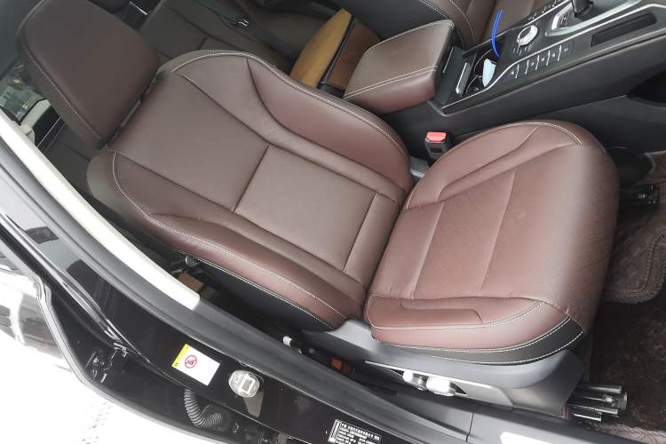 Used Wey VV6 2019 2.0T Two-Wheel-Drive Ultra-Luxury Version China VI Standard Right Front Seat